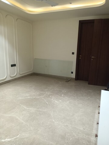 Room in 3 BHK Builder Floor at Preet Vihar – for Rent