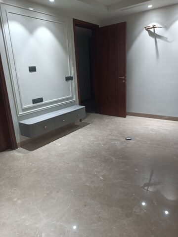 Room in 3 BHK Builder Floor at Preet Vihar – for Rent