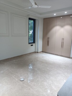 Room in 3 BHK Builder Floor at Preet Vihar – for Rent