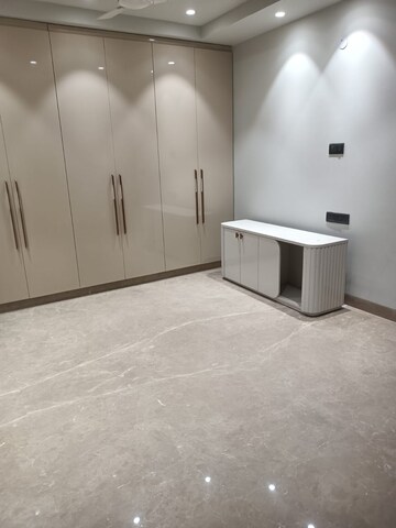 Room in 3 BHK Builder Floor at Preet Vihar – for Rent