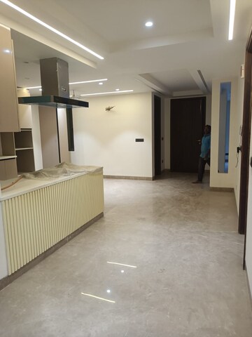 Room in 3 BHK Builder Floor at Preet Vihar – for Rent