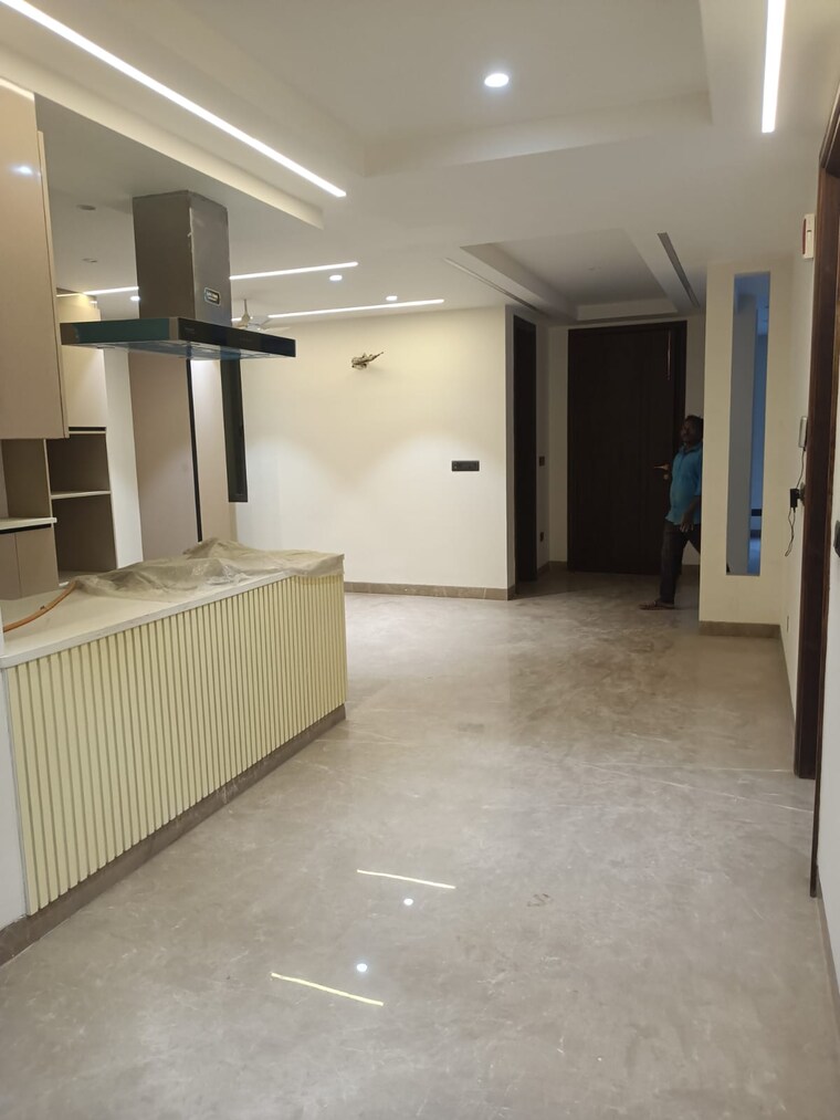 Room, preet vihar 3 Bedroom 3000 Sq.Ft. Builder Floor In Preet Vihar Delhi 9428769