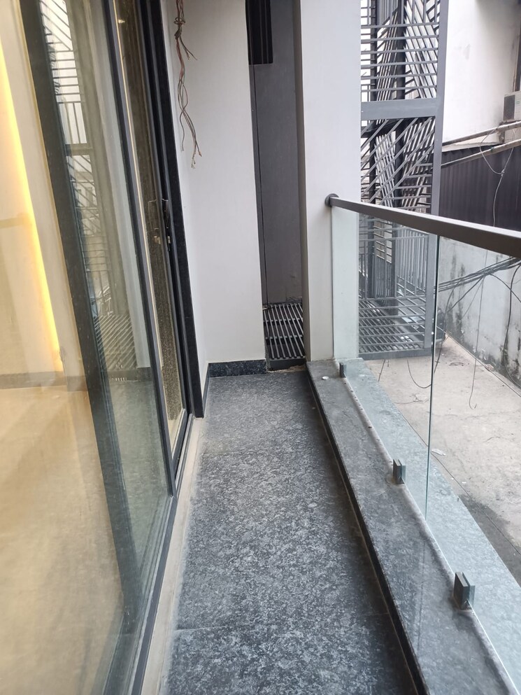 Balcony, preet vihar 3 Bedroom 3000 Sq.Ft. Builder Floor In Preet Vihar Delhi 9428769