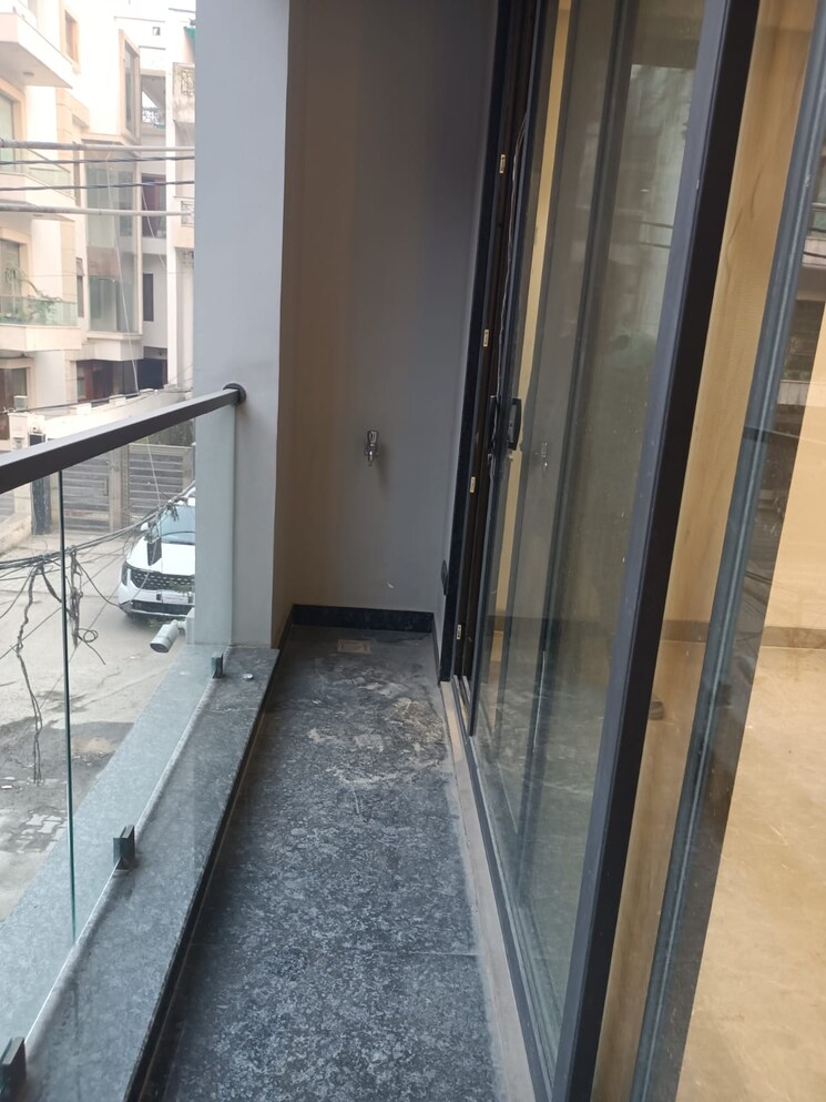 Balcony, preet vihar 3 Bedroom 3000 Sq.Ft. Builder Floor In Preet Vihar Delhi 9428769