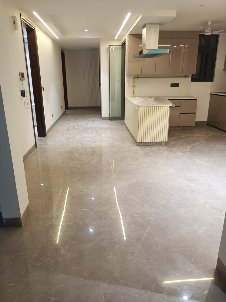 Room, preet vihar 3 Bedroom 3000 Sq.Ft. Builder Floor In Preet Vihar Delhi 9428769