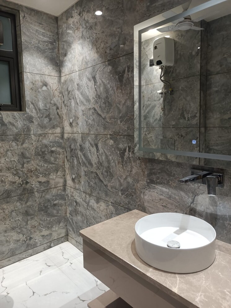 Bathroom, preet vihar 3 Bedroom 3000 Sq.Ft. Builder Floor In Preet Vihar Delhi 9428769