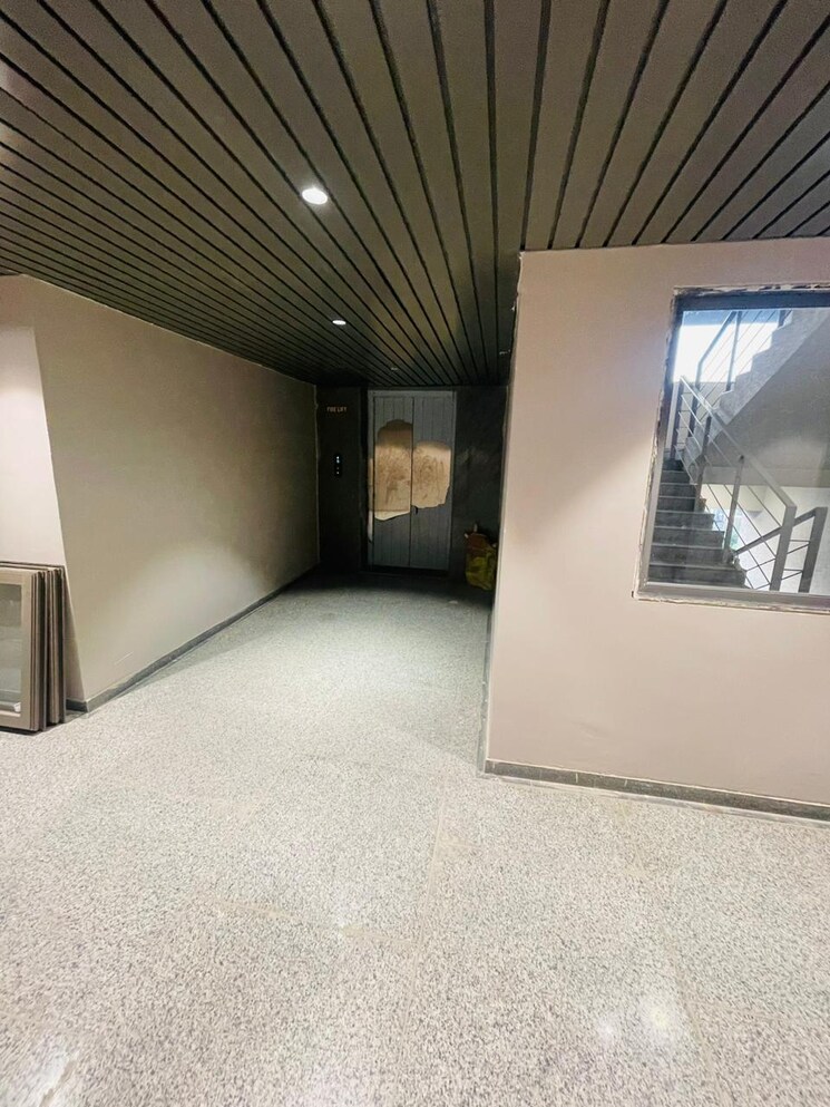 Room, science city Commercial Office Space 1987 Sq.Ft. In Science City Ahmedabad 9428742