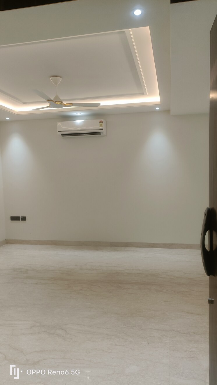 Room, safdarjung development area 3 Bedroom 200 Sq.Yd. Builder Floor In Safdarjung Development Area Delhi 9428779