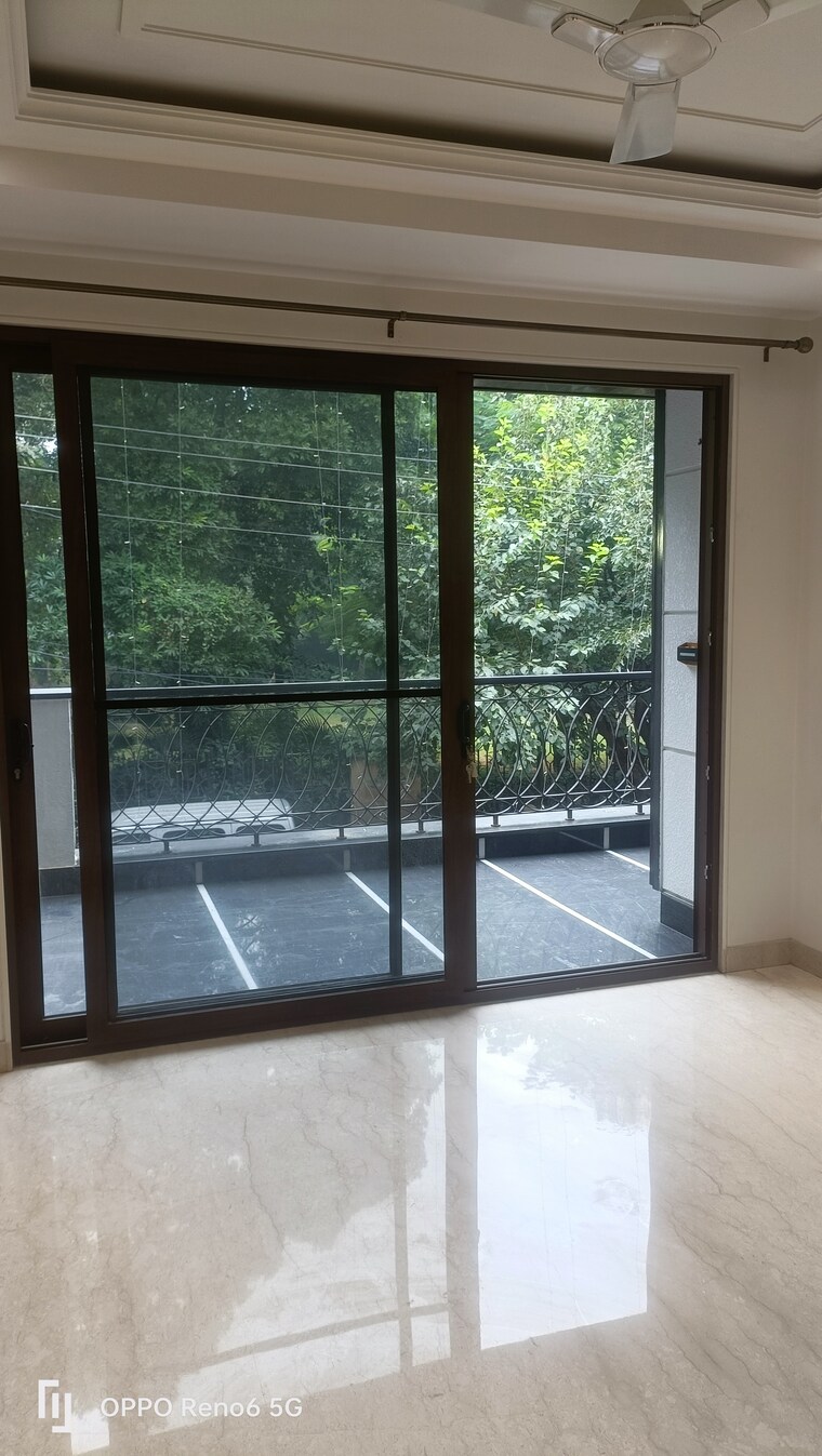 Room, safdarjung development area 3 Bedroom 200 Sq.Yd. Builder Floor In Safdarjung Development Area Delhi 9428779