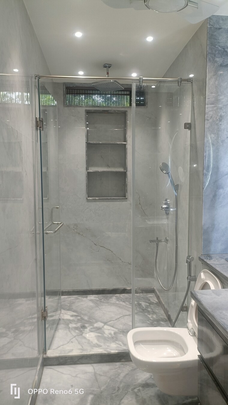 Bathroom, safdarjung development area 3 Bedroom 200 Sq.Yd. Builder Floor In Safdarjung Development Area Delhi 9428779