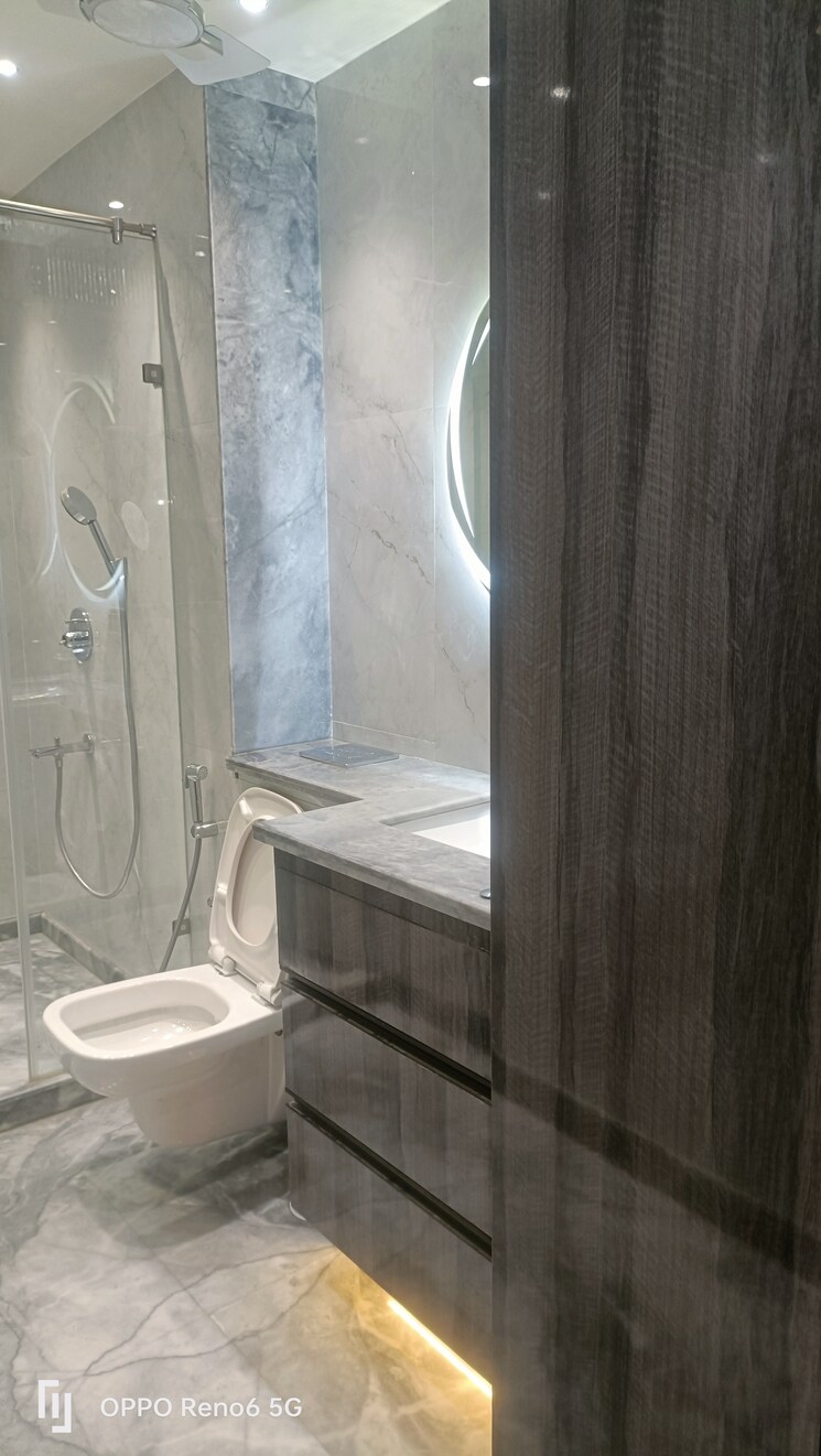 Bathroom, safdarjung development area 3 Bedroom 200 Sq.Yd. Builder Floor In Safdarjung Development Area Delhi 9428779