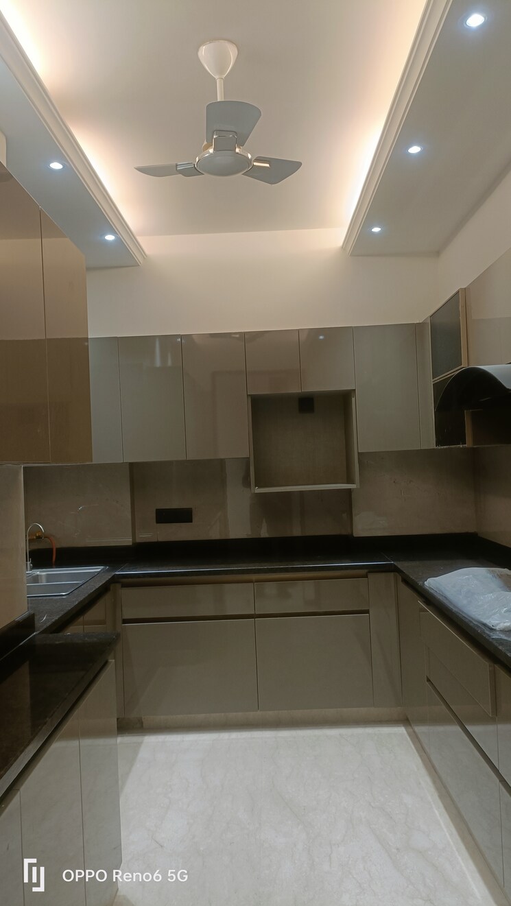 Kitchen, safdarjung development area 3 Bedroom 200 Sq.Yd. Builder Floor In Safdarjung Development Area Delhi 9428779