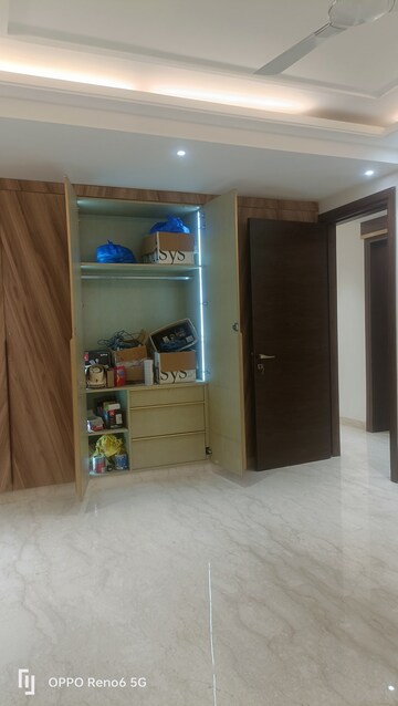 Room in 3 BHK Builder Floor at Safdarjung Development Area – for Rent