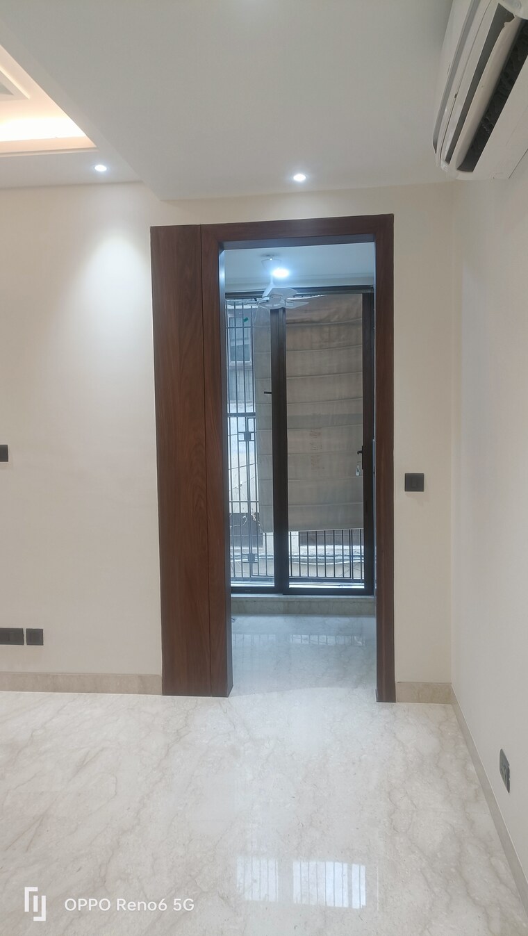 Room, safdarjung development area 3 Bedroom 200 Sq.Yd. Builder Floor In Safdarjung Development Area Delhi 9428779