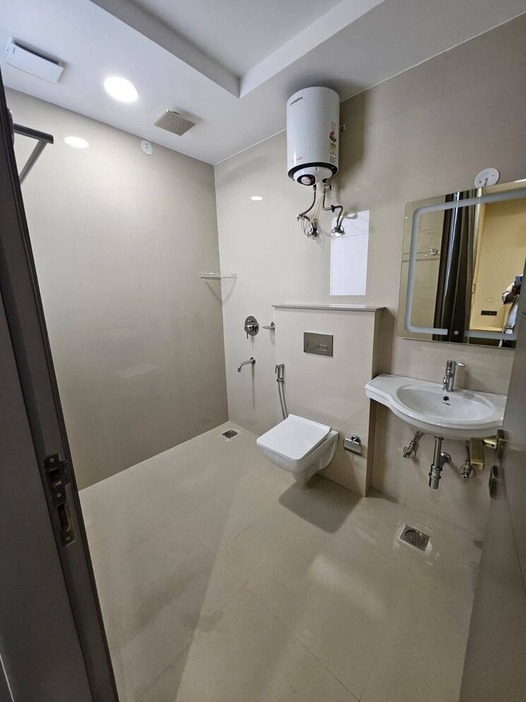 Attached Bathroom, saket 1 Bedroom 700 Sq.Ft. Apartment In Saket Delhi 9428773