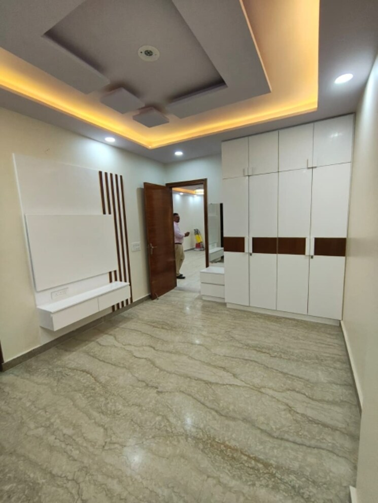 Room, rohini sector 21 3 Bedroom 1100 Sq.Ft. Builder Floor In Rohini Sector 21 Delhi 9428815