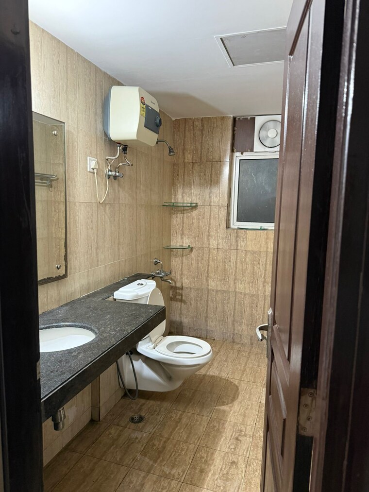 Bathroom, 3c-lotus-boulevard-espacia 4 Bedroom 2560 Sq.Ft. Apartment In Sector 100 Noida 9428786