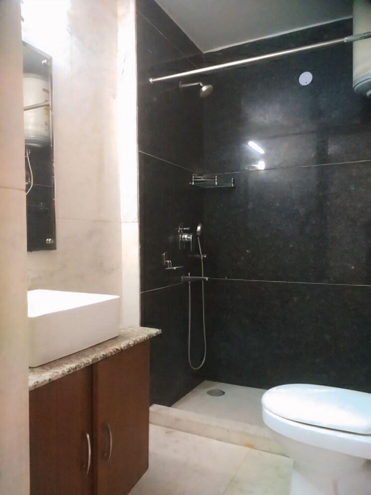 Washroom, east patel nagar 3 Bedroom 1670 Sq.Ft. Builder Floor In East Patel Nagar Delhi 9428892