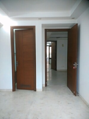 Room in 3 BHK Builder Floor at East Patel Nagar – for Rent