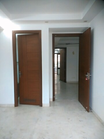 Room in 3 BHK Builder Floor at East Patel Nagar – for Rent