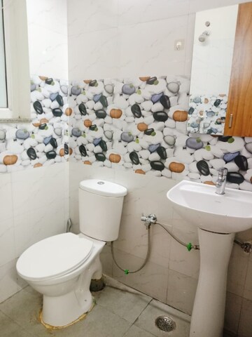 Master Bedroom in 2 BHK Builder Floor at Sector 28 – for Rent