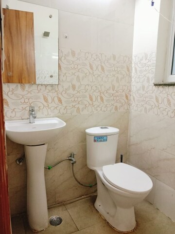 Bathroom in 2 BHK Builder Floor at Sector 28 – for Rent