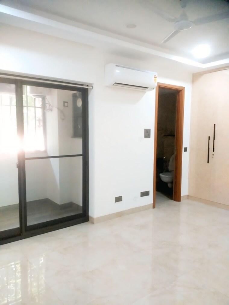 Master Bedroom, east patel nagar 3 Bedroom 1670 Sq.Ft. Builder Floor In East Patel Nagar Delhi 9428892