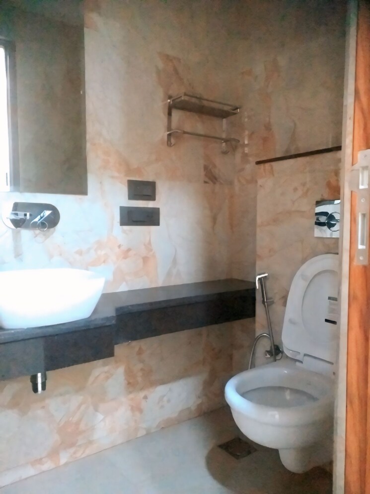 Bathroom, east patel nagar 3 Bedroom 1670 Sq.Ft. Builder Floor In East Patel Nagar Delhi 9428892