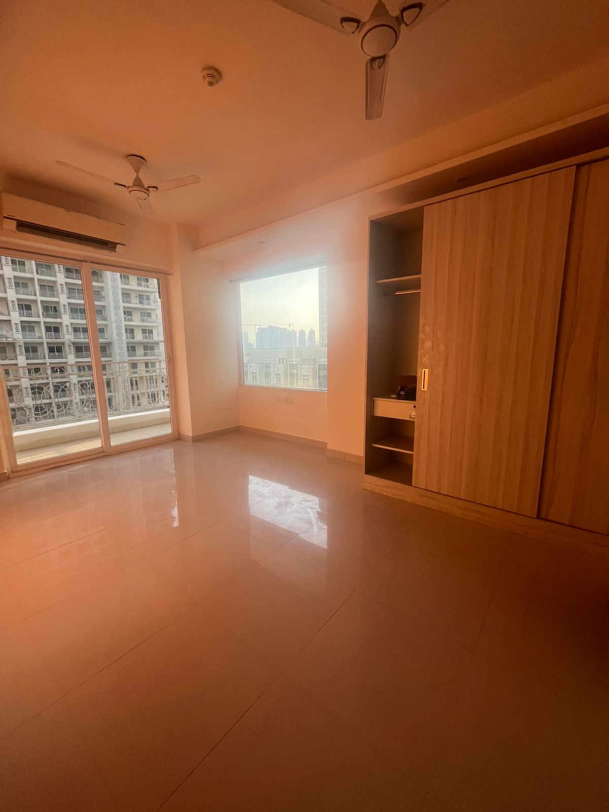 4 BHK Apartment For Sale in Mahagun Moderne