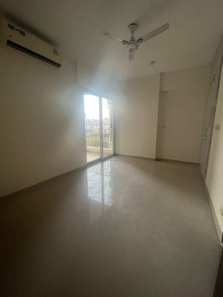 Room, mahagun-moderne 4 Bedroom 2450 Sq.Ft. Apartment In Sector 78 Noida 9428814