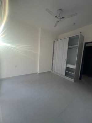 Room in 4 BHK Apartment at Mahagun Moderne, Sector 78 – for Sale