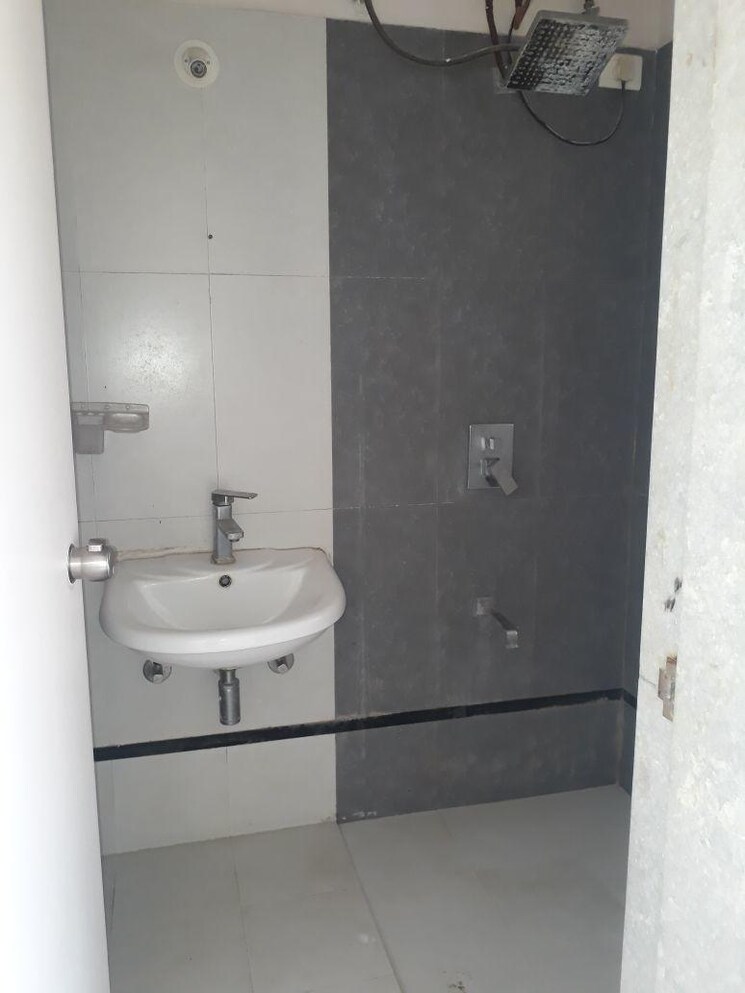Bathroom, kakkad-madhuban 3 Bedroom 1500 Sq.Ft. Apartment In Balewadi Pune 9428820