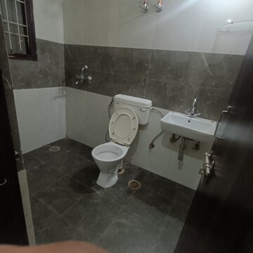 Team Area in 1 BHK Builder Floor at Sector 21 – for Rent