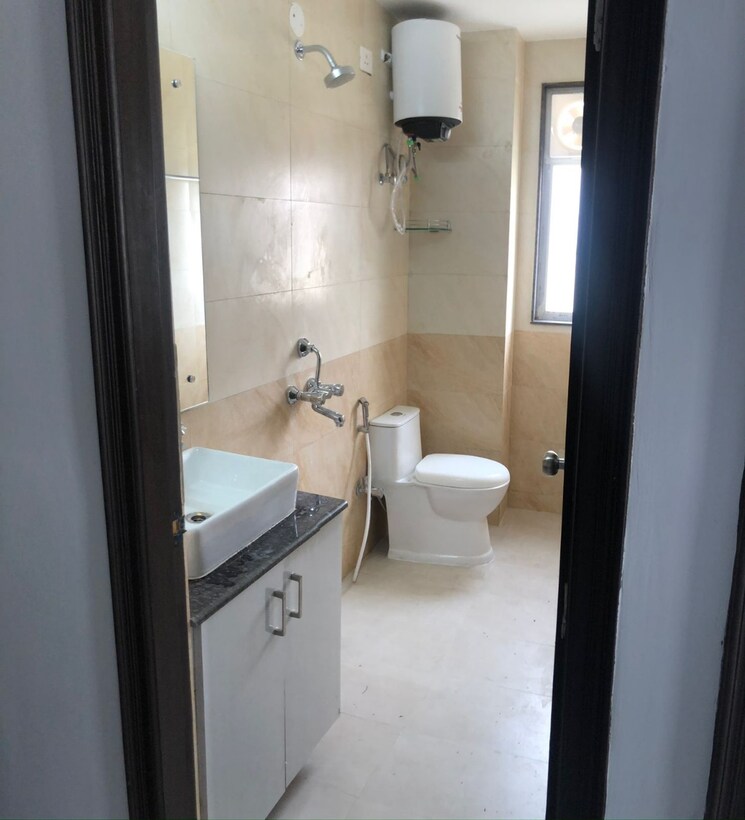 Master Bedroom, dlf-silver-oaks 3 Bedroom 1950 Sq.Ft. Apartment In Sector 26 Gurgaon 9428897