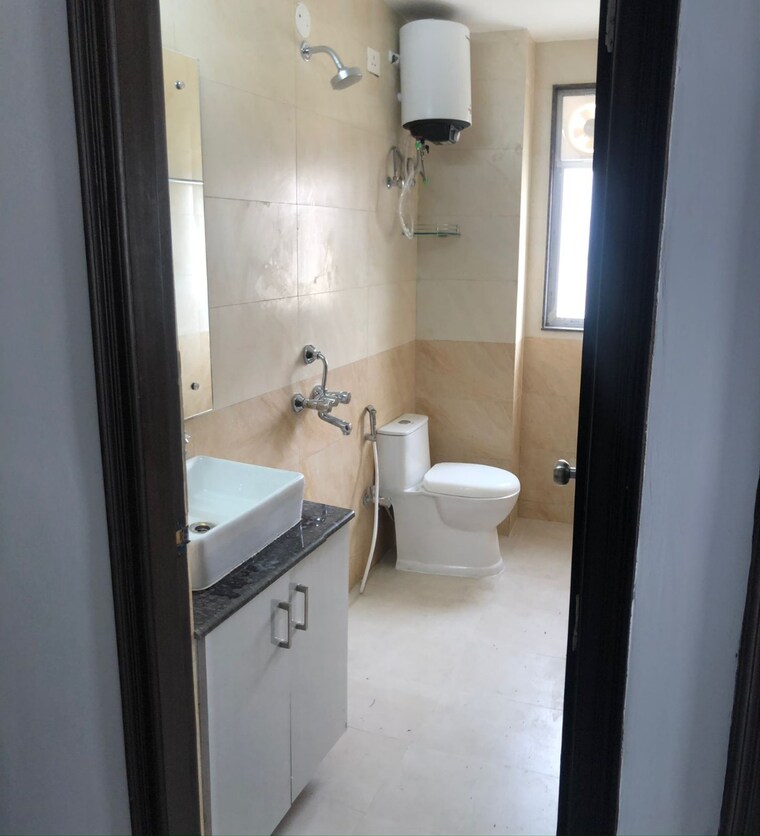 Master Bedroom, dlf-silver-oaks 3 Bedroom 1950 Sq.Ft. Apartment In Sector 26 Gurgaon 9428897