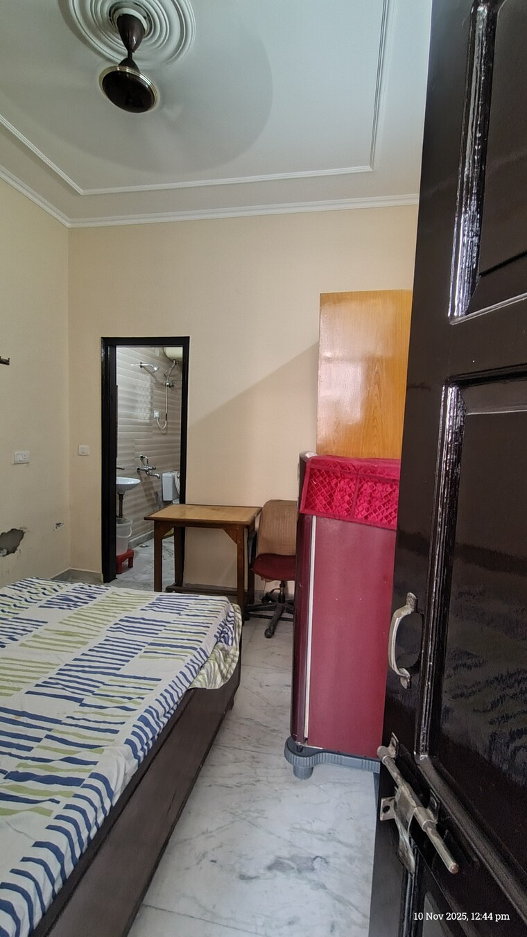 Kitchen, huda-market 1 RK 225 Sq.Ft. Independent House In Sector 31 Gurgaon 9428901