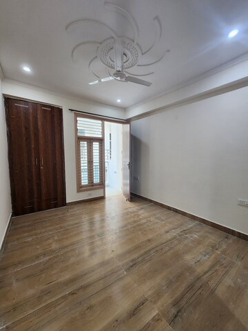 Room in 2 BHK Builder Floor at Chattarpur – for Rent