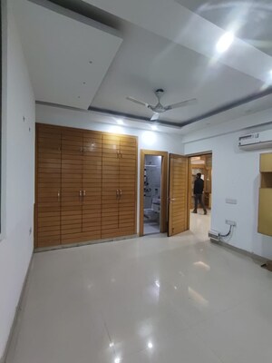 Room in 3 BHK Apartment at Ireo Skyon, Sector 60 – for Rent