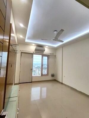 Room in 3 BHK Apartment at Ireo Skyon, Sector 60 – for Rent