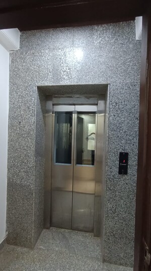 Building Lobby in 4 BHK Apartment at DLF Oakwood Estate, Dlf Phase ii – for Rent