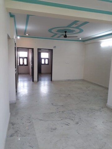 Room in 3 BHK Builder Floor at Sector 42 – for Rent