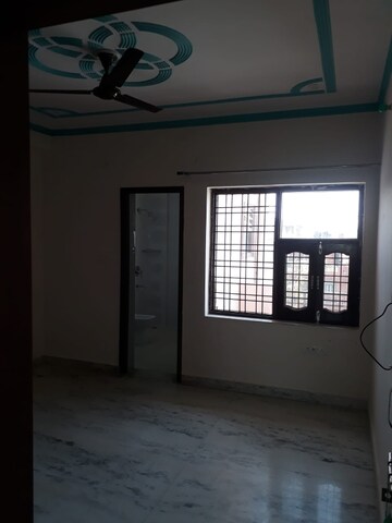 Room in 3 BHK Builder Floor at Sector 42 – for Rent