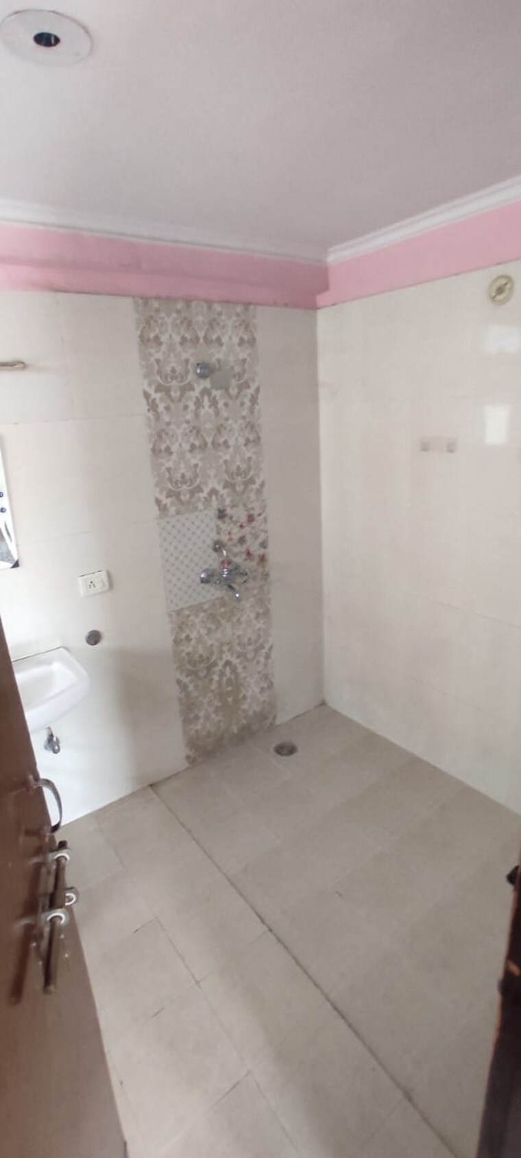 Bathroom, dlf-the-belvedere-park 3 Bedroom 1443 Sq.Ft. Apartment In Sector 24 Gurgaon 9428973