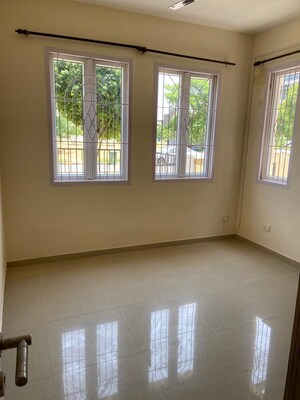 Room in 3 BHK Builder Floor at Emaar Emerald Floors, Sector 65 – for Rent