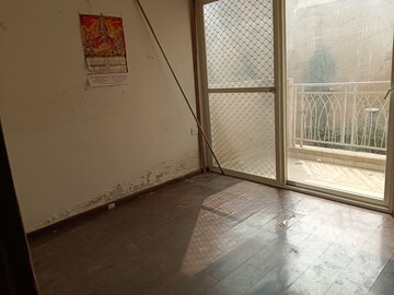 Room in 2 BHK Apartment at Mahagun Mywoods, Sector 16c Greater Noida – for Rent