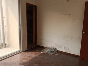 Room in 2 BHK Apartment at Mahagun Mywoods, Sector 16c Greater Noida – for Rent