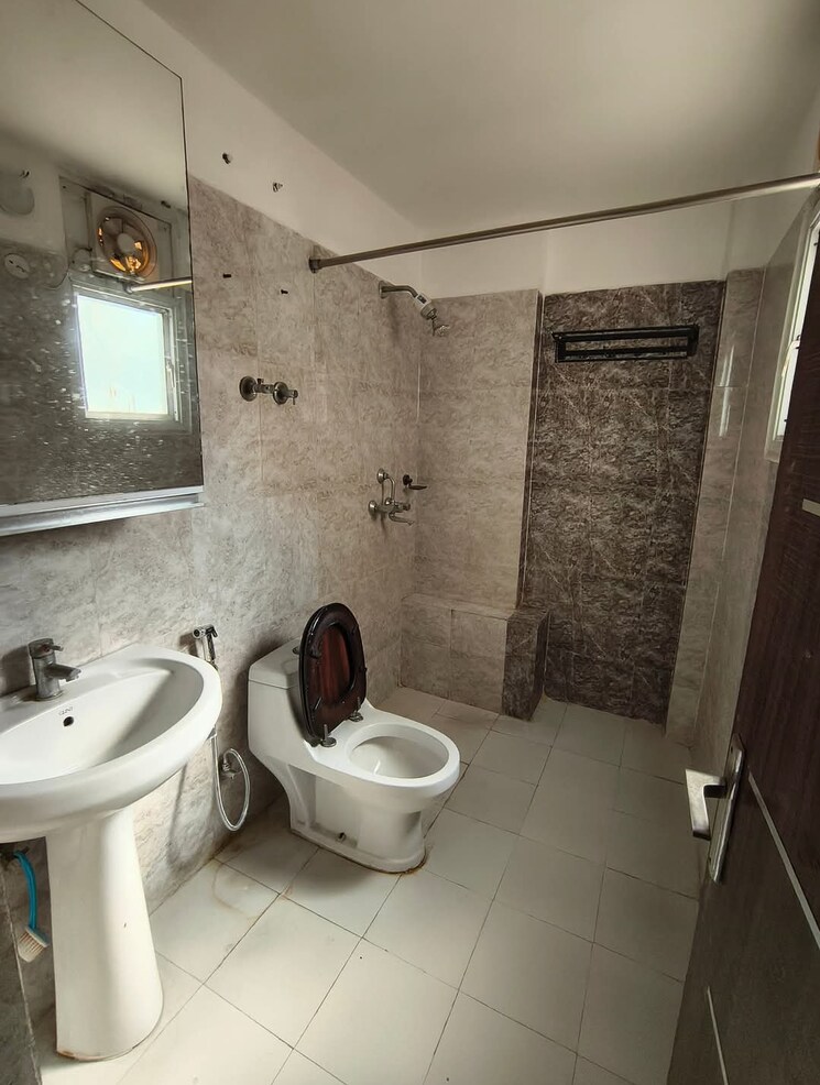 Bathroom, nirala-aspire 3 Bedroom 813 Sq.Ft. Apartment In Sector 16 Greater Noida Greater Noida 9429003
