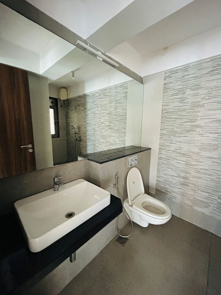 Bathroom, adani-group-western-heights 3 Bedroom 1100 Sq.Ft. Apartment In Andheri West Mumbai 9428989