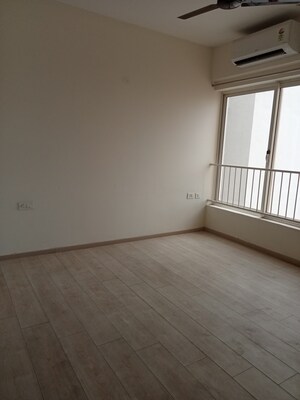 Room in 3 BHK Apartment at Ireo Skyon, Sector 60 – for Sale