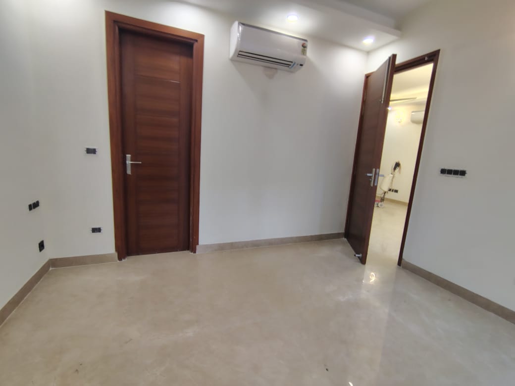 3 BHK + Servant Room Builder Floor For Rent in Chittaranjan Park 